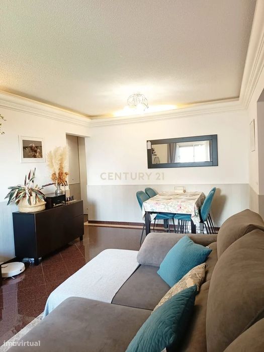 Localização e Conforto: T2  Renovado em Santo António dos Cavaleiros — Santo António Dos Cavaleiros E Frielas, Lisboa
