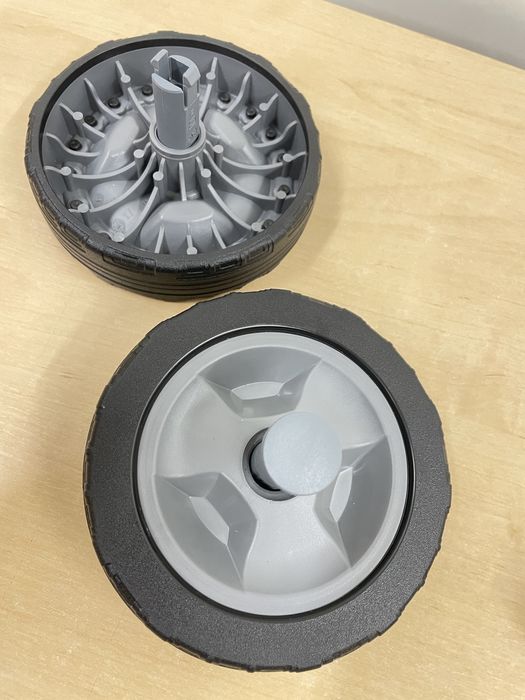 Koła tylne zbiornika odkurzacza piorącego Karcher Puzzi 8/1 , 10/1