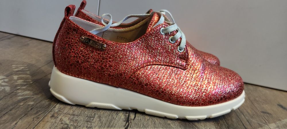 Sportowe buty w rozmiarze 39