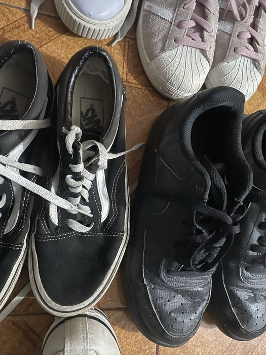 16 pares de sapatilhas 50€