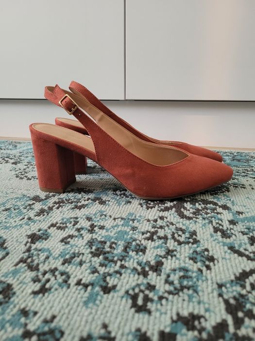 Czółenka na słupku GRACELAND