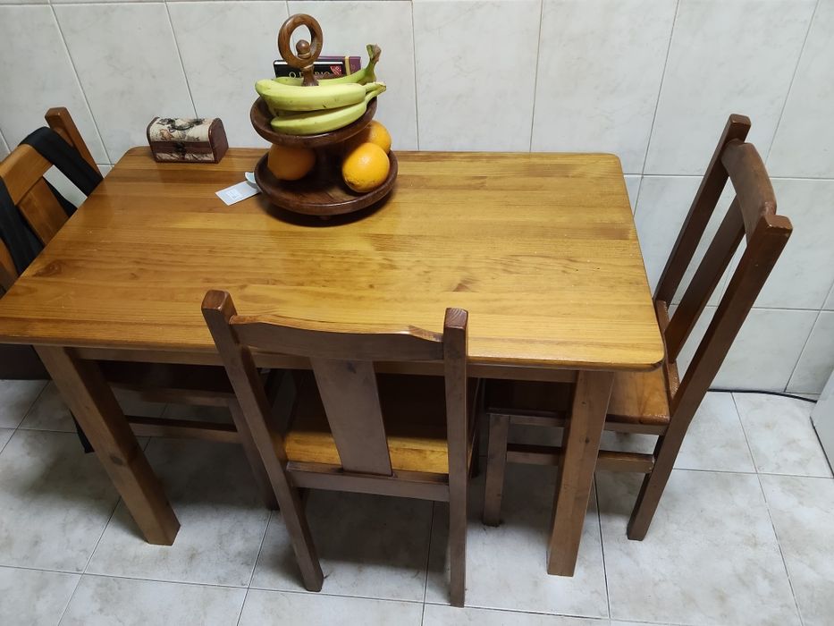 Mesa cozinha com cadeiras