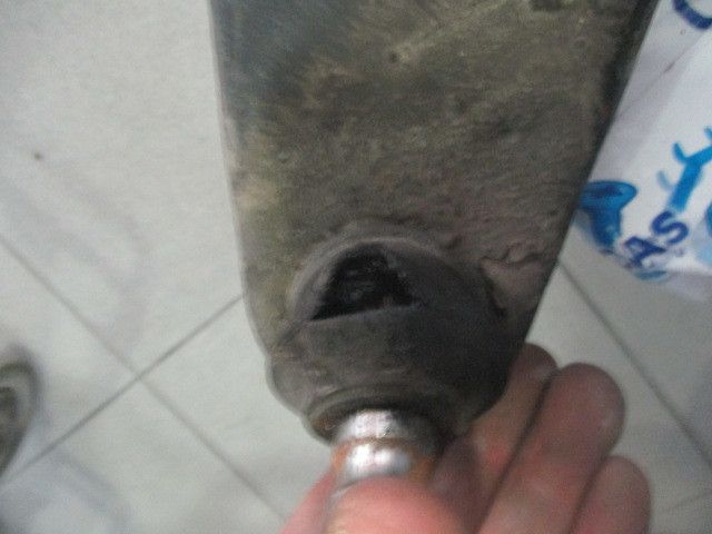 Braço de suspensão frente esquerdo MITSUBISHI Space Wagon (N9_W, N8_W)