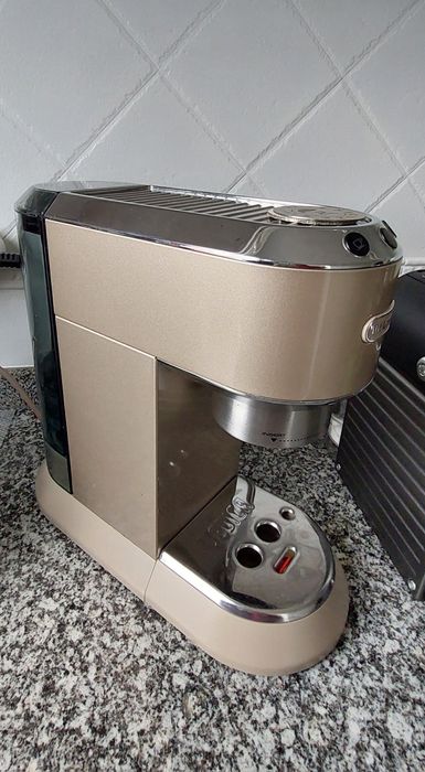 Máquina de Café Manual DELONGHI Dedica Arte EC885.BG com acessório