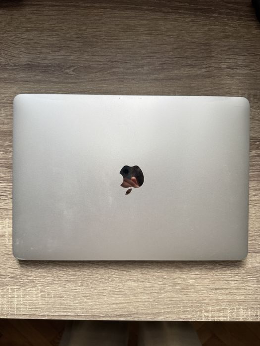 MacBook Pro 13” 2017 (256 GB / 8 GB RAM)