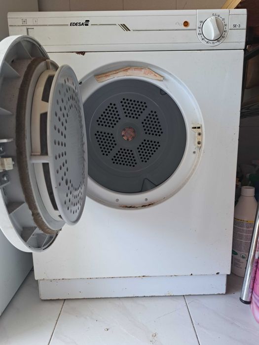 Máquina de Secar Roupa Compacta