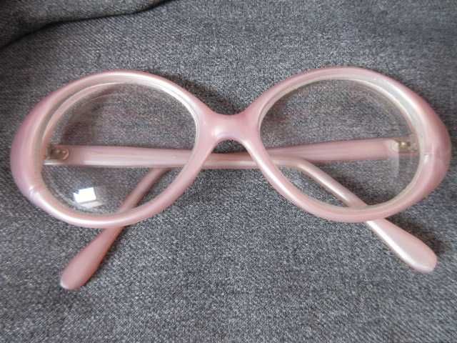 Duże babcine okulary