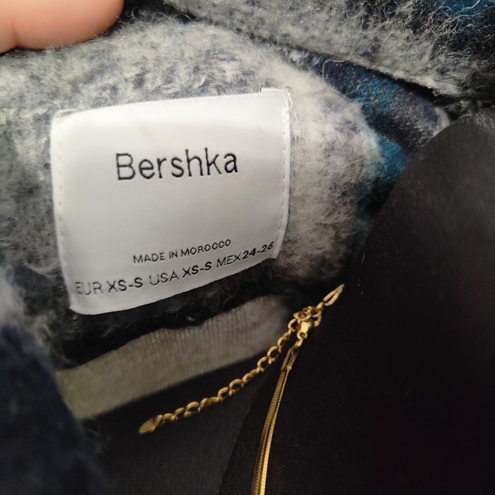 Ciepły długi płaszczyk koszulowy z domieszką wełny Bershka  s