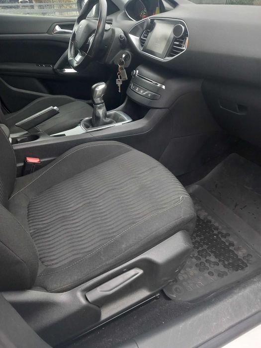 Peugeot 308 T9 1.6hdi 92km 2014 hatchback PL salon