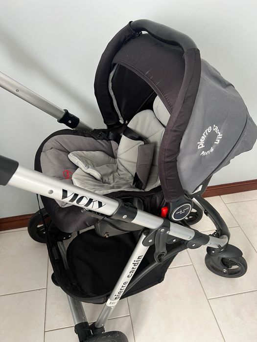 Pierre cardin carrinho de passeio de bebé em excelente estado
