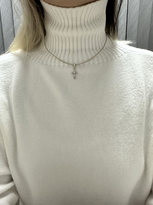 Золотой крестик с бриллиантом