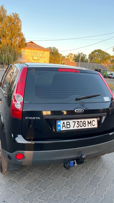 Автомобіль Форд фієста