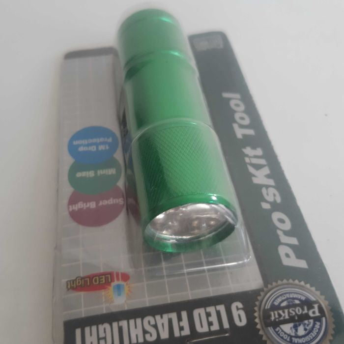 Pequena Potente Lanterna 9 LED Nova