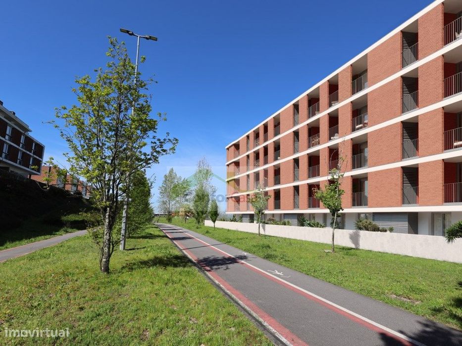 Apartamento T4 Novo à Venda em Guimarães com Garagem e Varanda