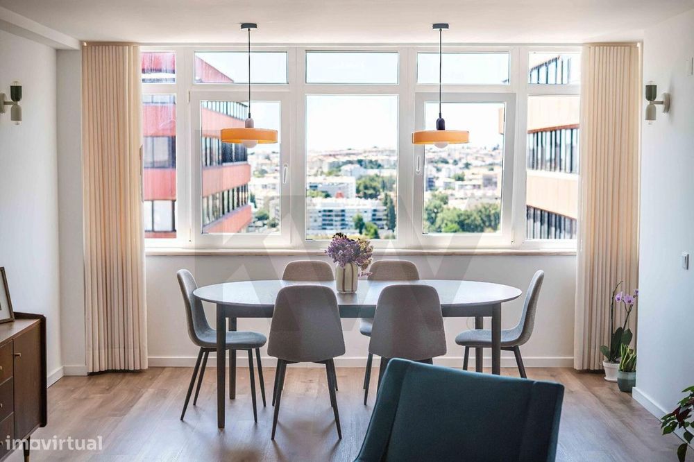 T2 renovado com vista de mar nas Torres das Palmeiras, Oeiras