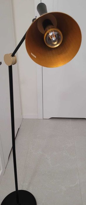 Lampa stojąca loft, czarna
