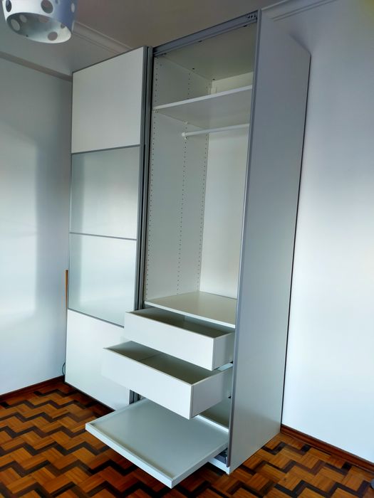 Roupeiro IKEA, muito bom estado.