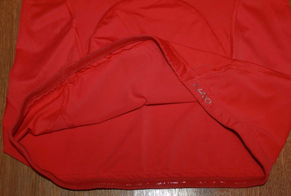 Спортивная майка футболка skins xs 157-165см.