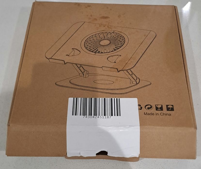 Suporte PC com base rotativa e sistema de refrigeração