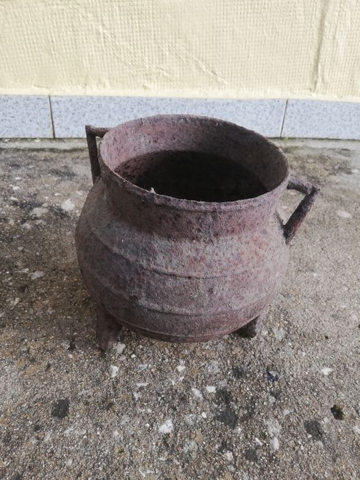 Panela em ferro com tampa