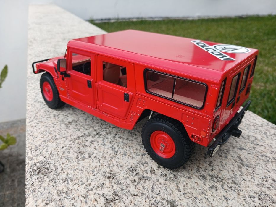 Red Hummer Wagon 4 portas