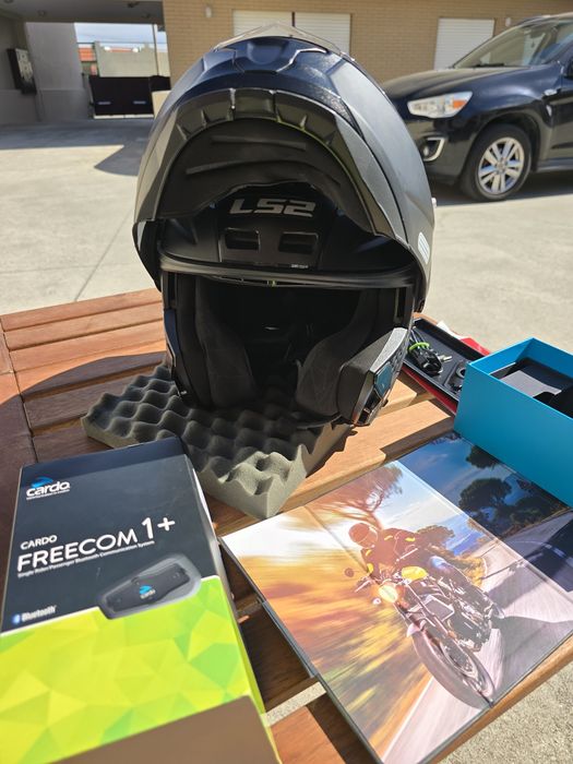 Capacete modelar LS2  usado tamanho M, com Intercomunicador  Freecom 1+