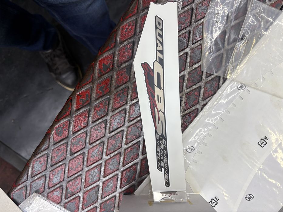 Autocolantes  cbr 600 f traseira e hornet deposito
