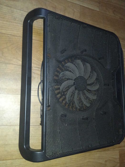 Охлаждающая подставка для ноутбука