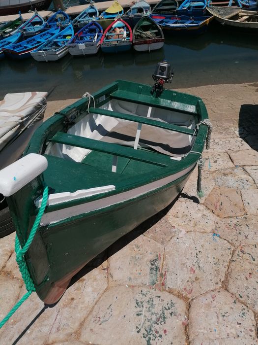 Bote madeira com motor