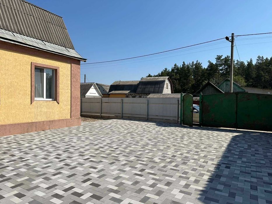 Продається гарний будинок! с. Плесецьке)