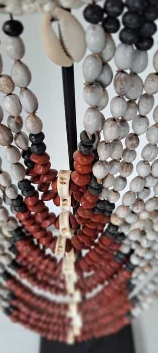 colar natural tribal da papua nova guiné