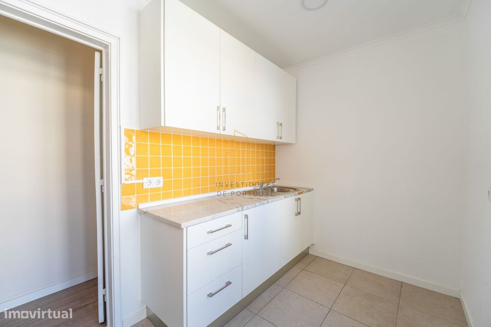 Apartamento T4 Remodelado em Campolide