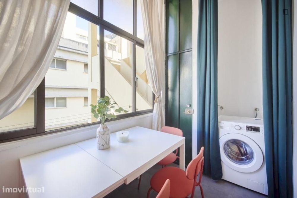 Quarto - localizado em Arroios Lisbon