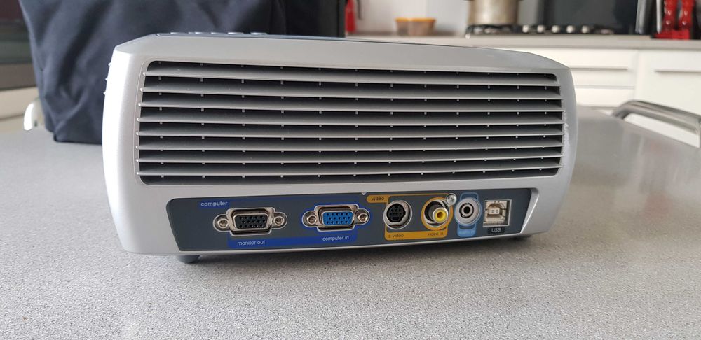 Projetor InFocus Screen Play 4800 - tecnologia DLP