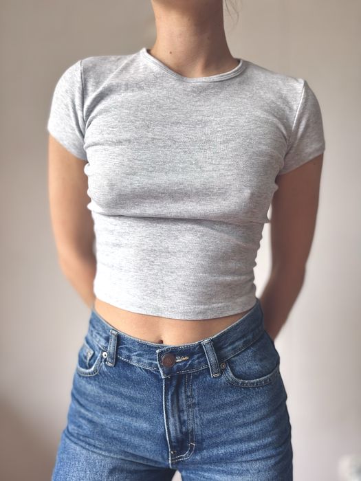 Basic bawelniany gladki top crop koszulka t-shirt szary melanz Bershka