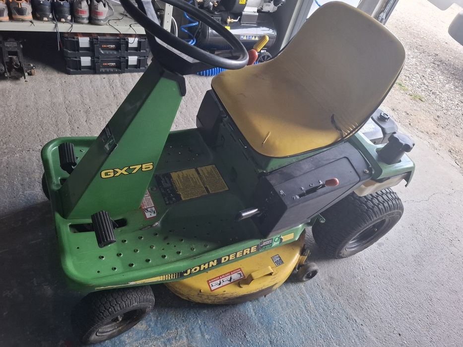 Kosiarka traktorek John Deere GX75