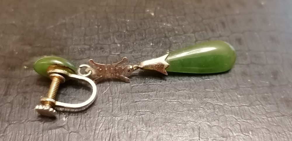 Caixa com brincos antigos