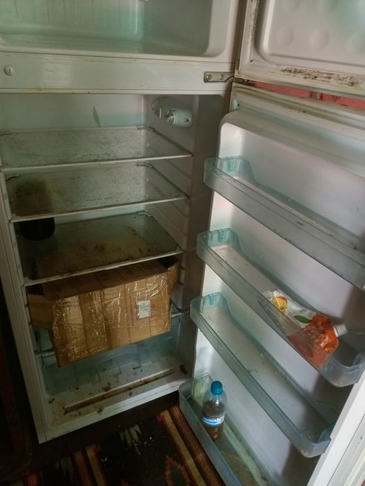 Холодильник двохкамерный. Saturn.