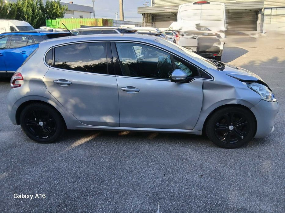 Peugeot 208 1.4 HDi Diesel (Poucos Km)