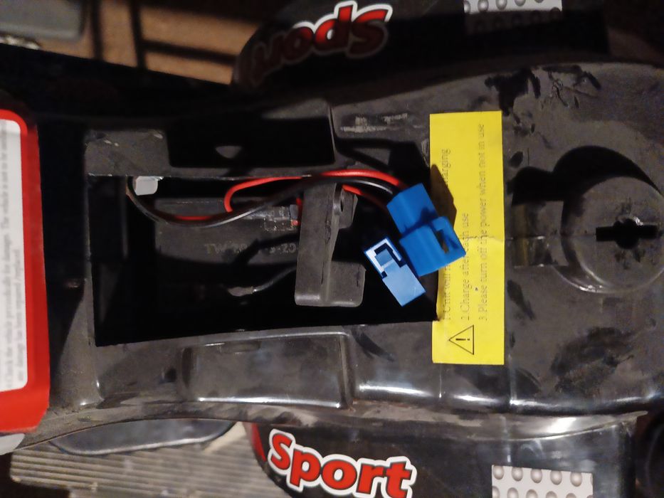 Dziecięcy motor na akumulator.