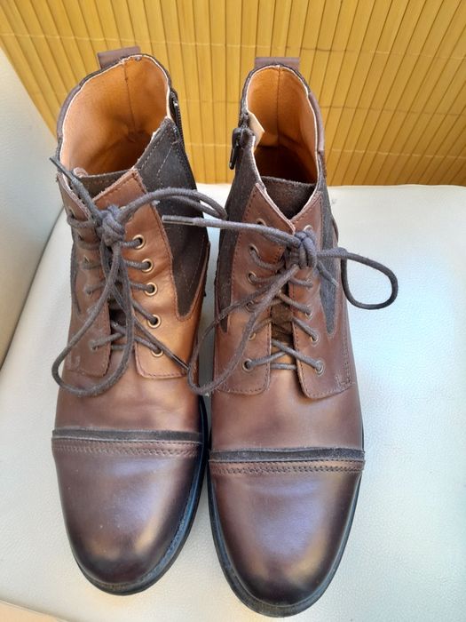 Botas de homem castanhas