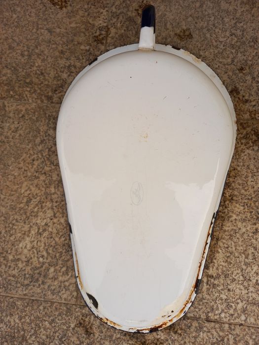 Arrastadeira ou penico em esmalte vintage