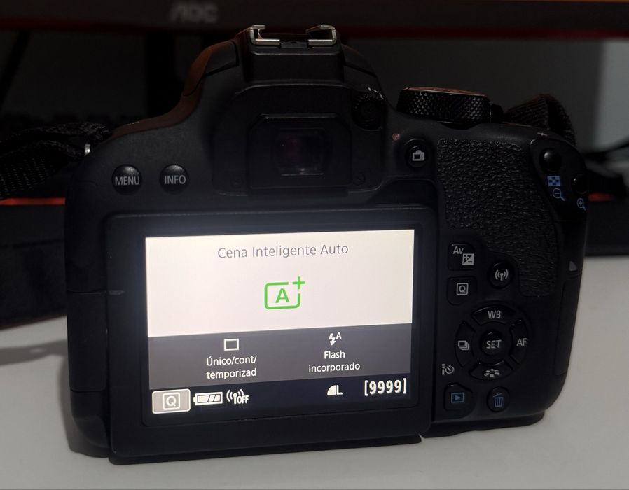 Vendo câmara fotográfica Canon EOS 800D