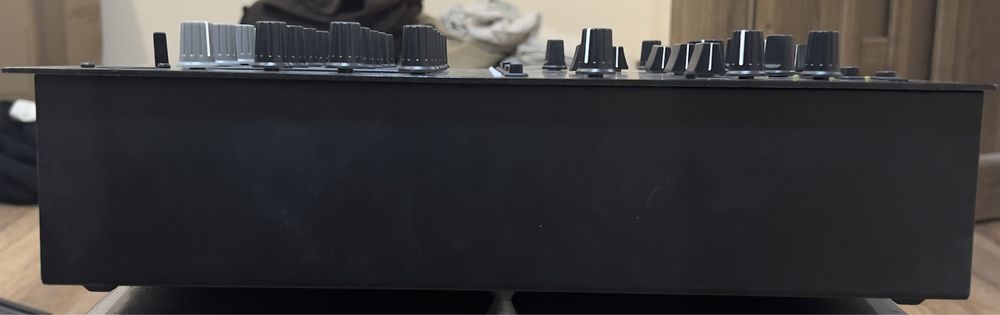 DJ мікшер Behringer DJX 750