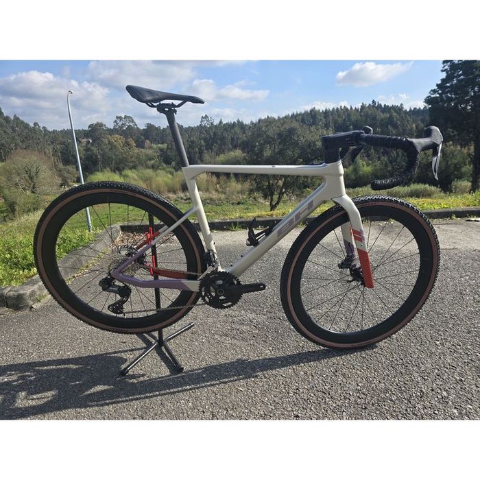 Bh gravel di2 rodas carbono