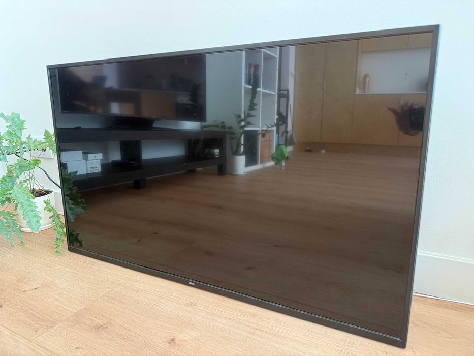 LG 43" 4K UHD Smart TV - 2022