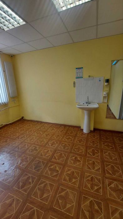 Продам приміщення в Центрі з окремим входом (помещение, отдельн. вход)