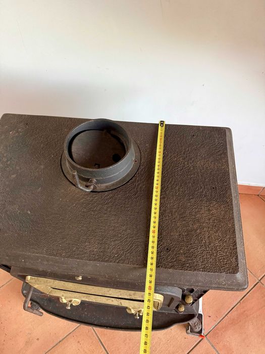 Salamandra a Lenha em Ferro Fundido – Estilo Antigo, Nunca Usada
