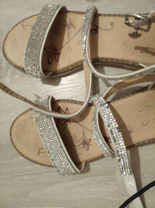 Sandały srebrne r. 35