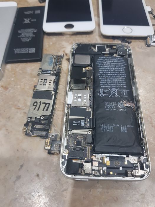 Peças  usadas e novas para telemóveis